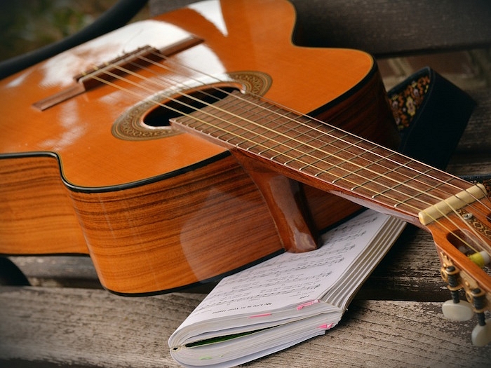 2149600-guitar.jpg