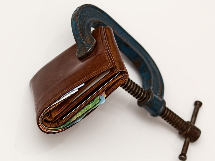 8cmg4ybrxok-c-clamp-cash-close-up-46242.jpg