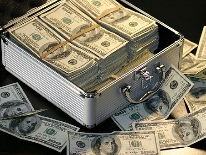 9kxgo8297j24iwi-money-1428594-340.jpg