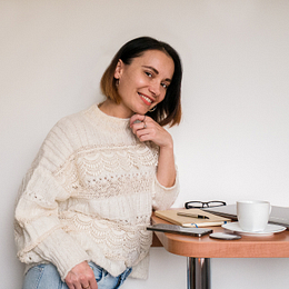 7r94vez5jcyb28g-fb-portret-svetr-telefon-3.jpg